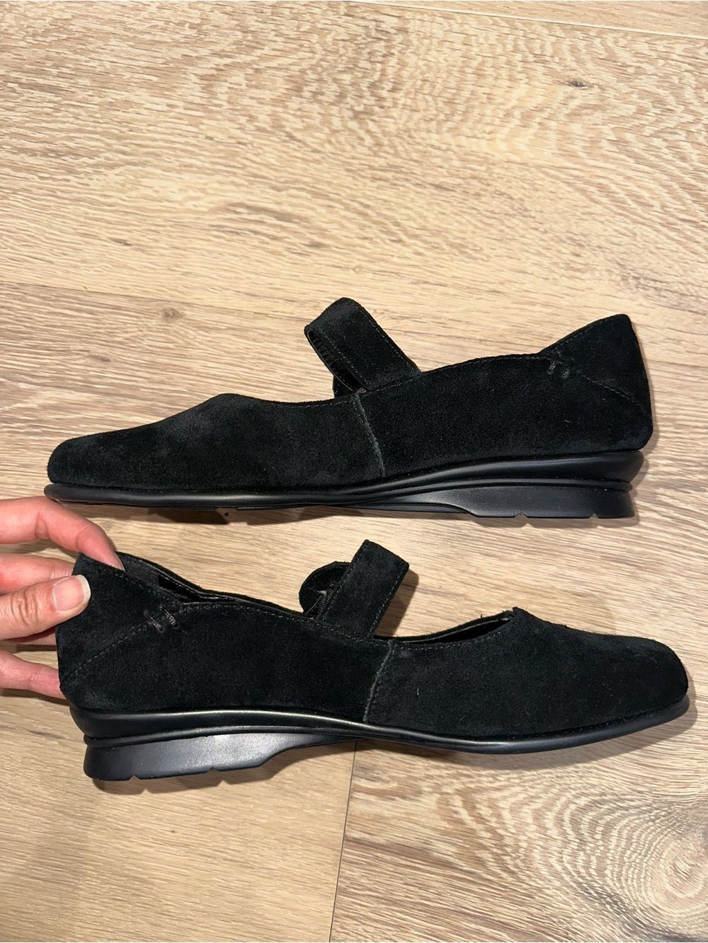 W7 NEW Aerosoles Black Suede Mary Jane Flats